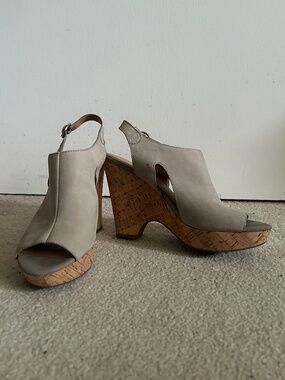 329 Franco Sarto EUC Grey wedges
